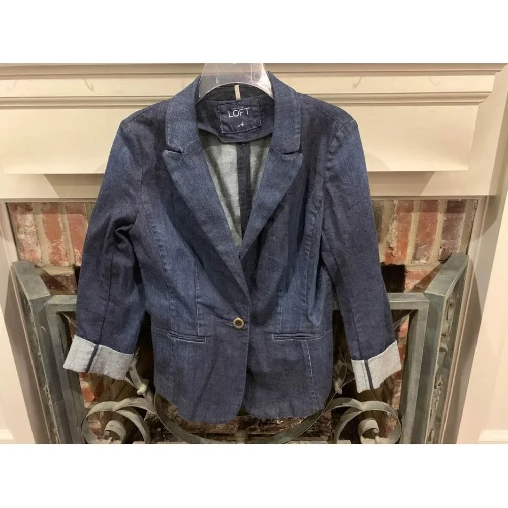 Ann Taylor Loft denim jacket size women’s 4, one button closure, rolled cuffs, e